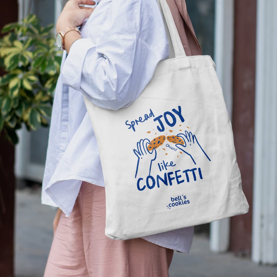 Bell's Cookies Tote bag in use